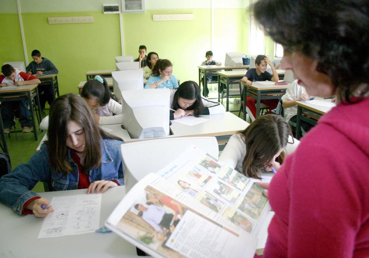 Un docente en un centro bilingüe extremeño en una foto de archivo.