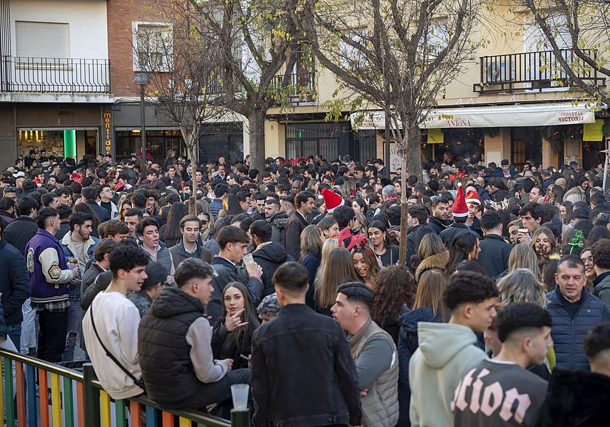 El centro de Badajoz, a rebosar durante el &#039;tardeo&#039; del día de Nochebuena