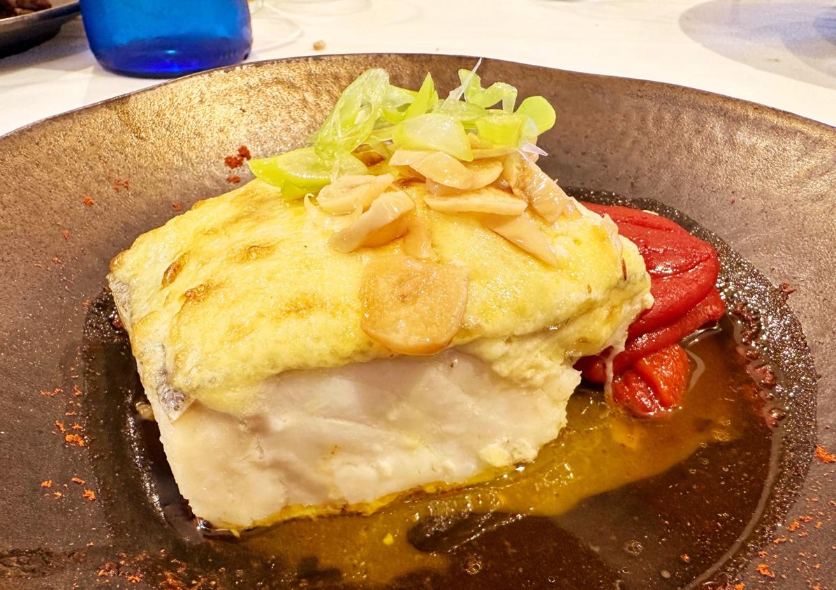 Imagen secundaria 1 - Ensalada, bacalao «apoteósico» y atún con salsa teriyaki.