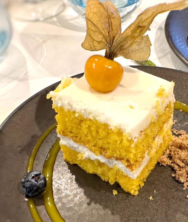 Imagen secundaria 2 - Perdiz, tarta de queso y tarta de zanahoria.