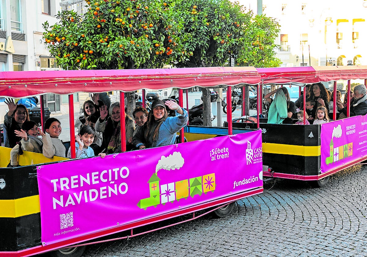 El tren navideño que recorre las calles del Casco Antiguo