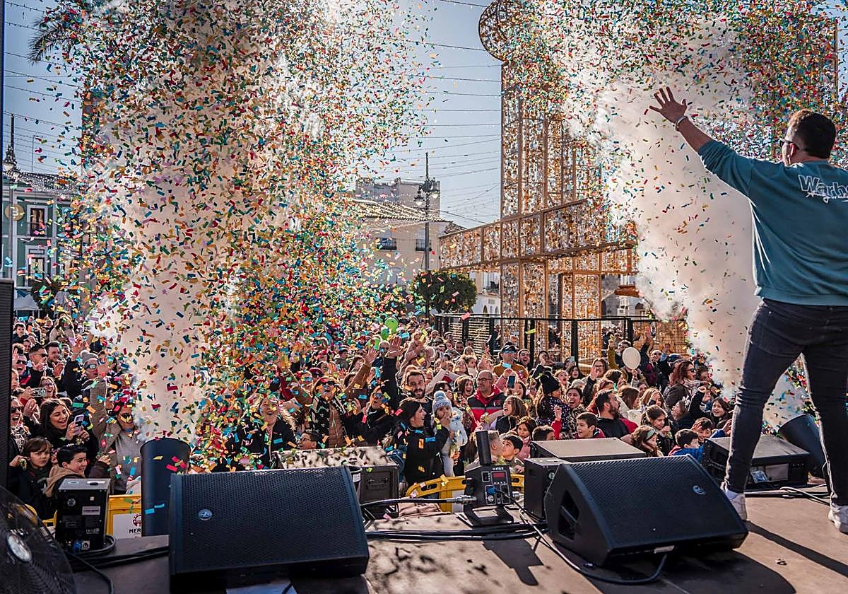 Fiesta de preuvas infantiles en la Plaza de España de Mérida