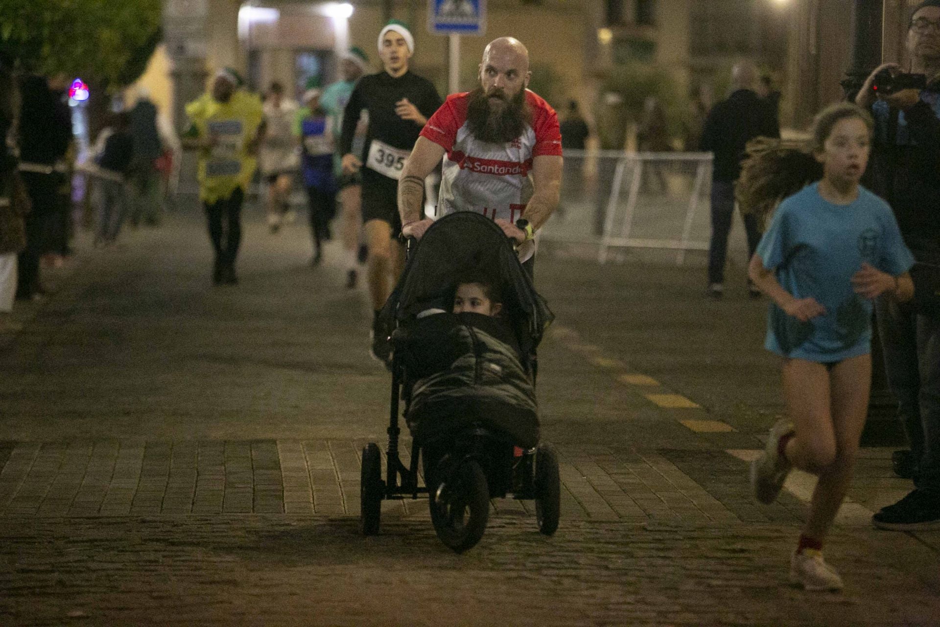 FOTOS | La San Silvestre llena de público el centro de Mérida