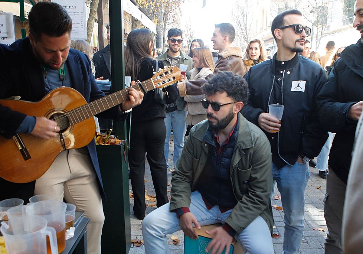 Actuación de Rumba Catovi este martes a mediodía en la zona de los Obispos de Cáceres.