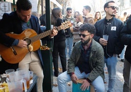 Actuación de Rumba Catovi este martes a mediodía en la zona de los Obispos de Cáceres.