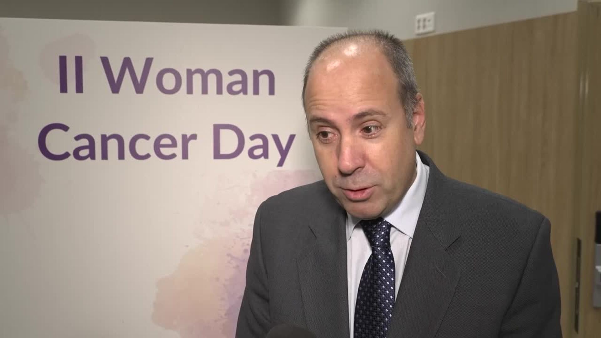 Administración, sanitarios, y pacientes se unen para mejorar la asistencia del cáncer femenino