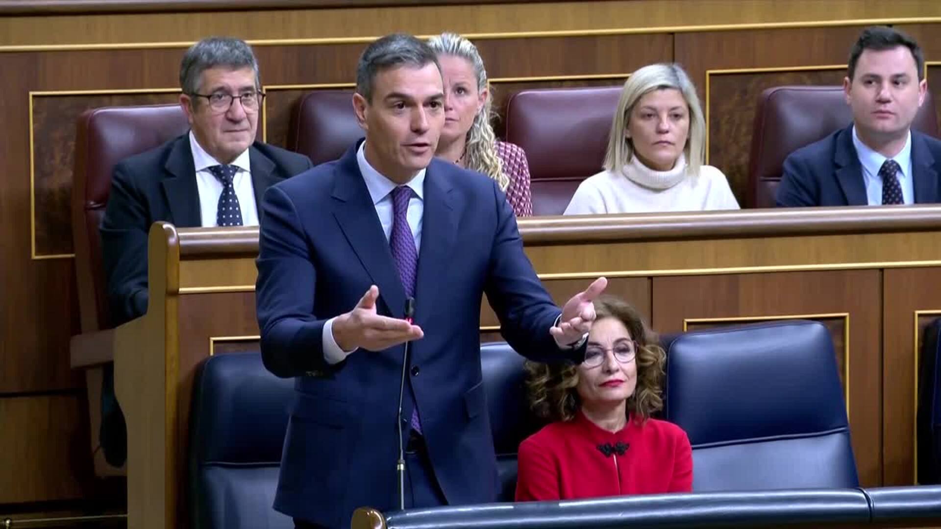 Feijóo pregunta por el revés del PSdeG y Sánchez ataca por su "confesión" con la amnistía