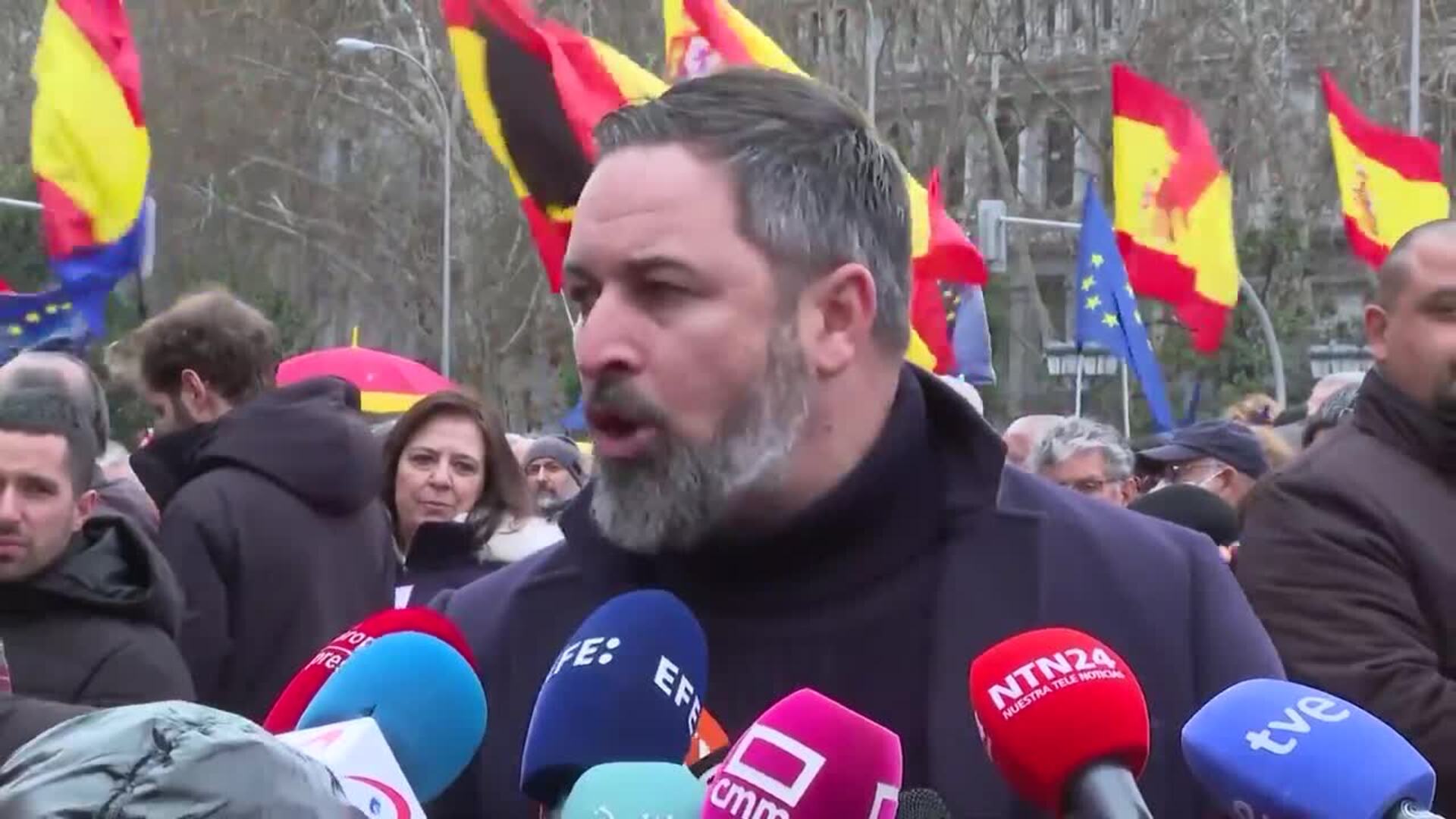 Abascal: "Lo que sorprende es que el PP esté aquí con los españoles y el miércoles con Bolaños"