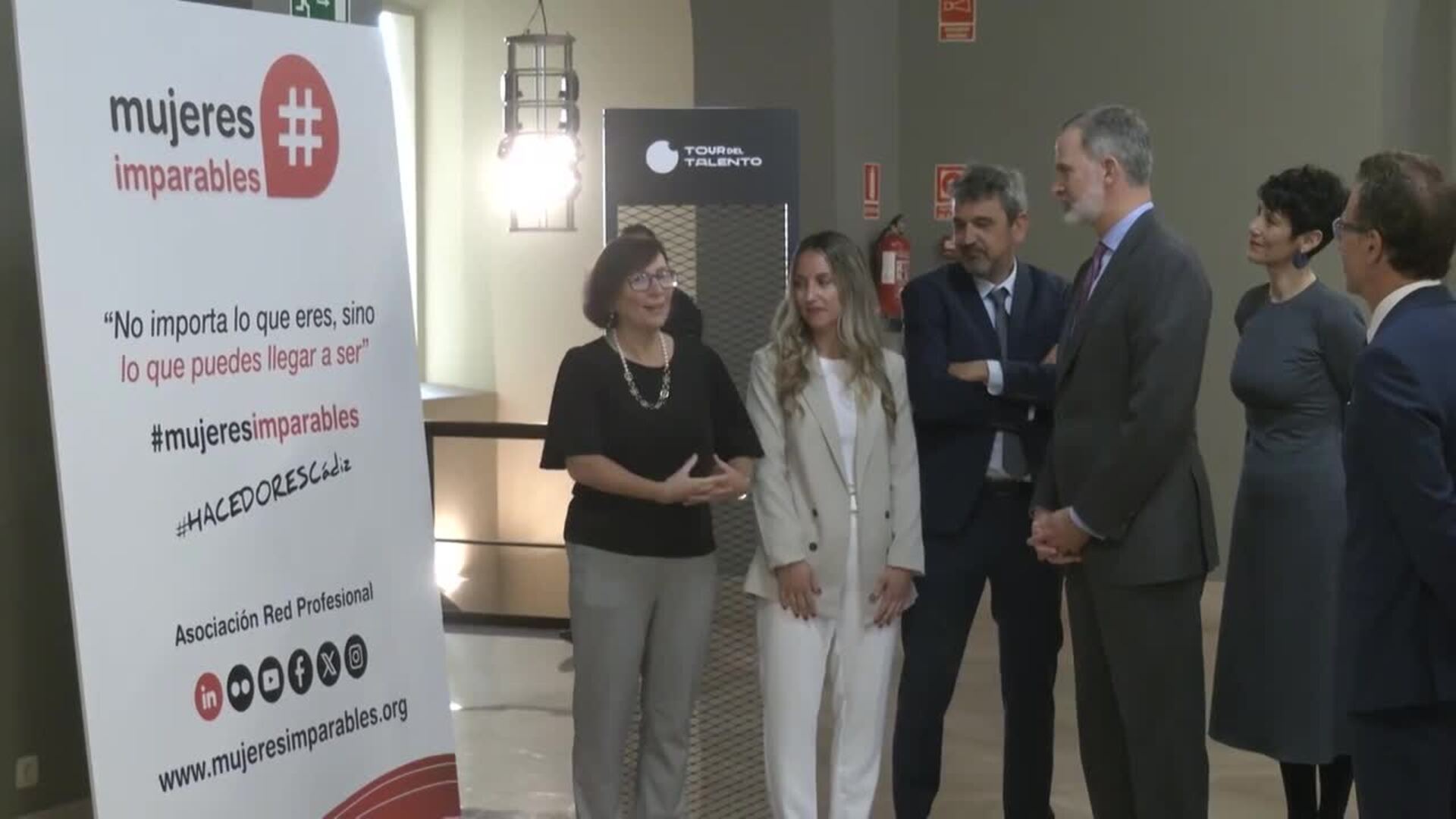 El rey Felipe VI conoce el monoplaza Fórmula Gades impulsado por alumnado de la UCA