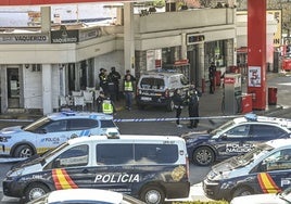 Despliegue policial tras el asesinato en el bar Vaquerizo el pasado mes de febrero.