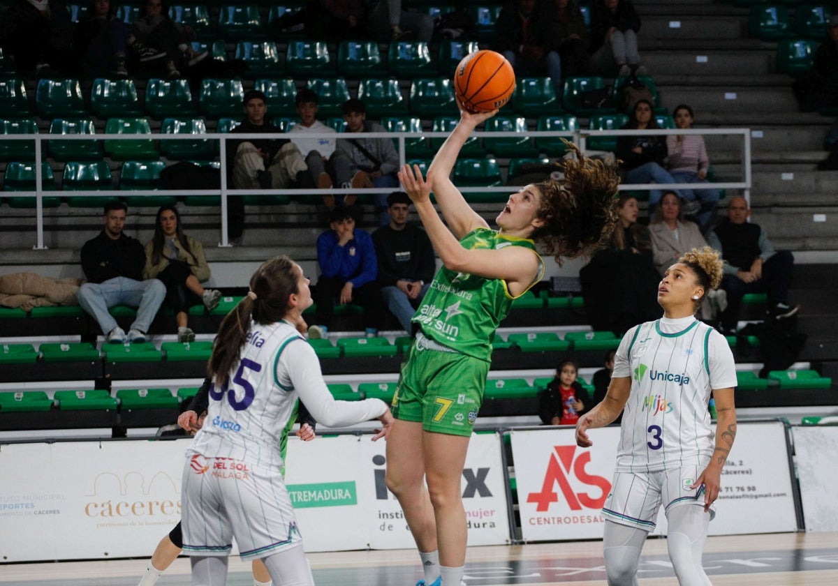 Lucía Fontela en el duelo ante el Unicaja Mijas.