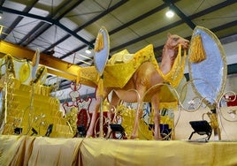 Carrozas preparadas para la Cabalgata de Badajoz