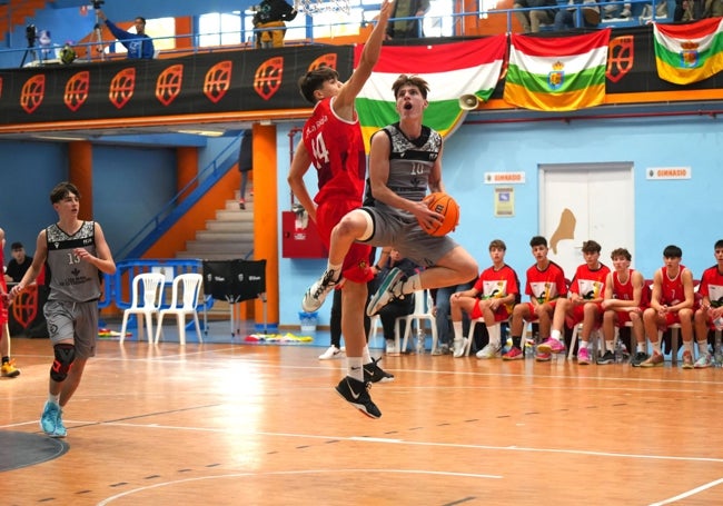 Acción del partido entre los cadetes extremeños y La Rioja.