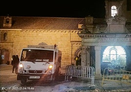 Una carroza de la Cabalgata arrastra un cable y causa daños en el Hornito de Santa Eulalia de Mérida