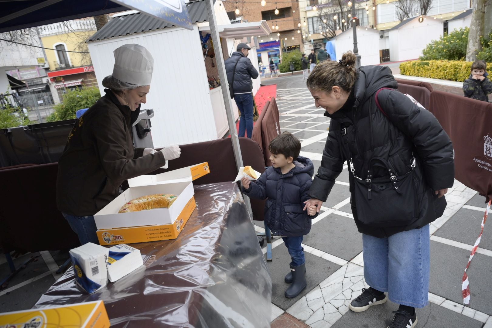 Fotos | Roscón de Reyes para todos en Badajoz