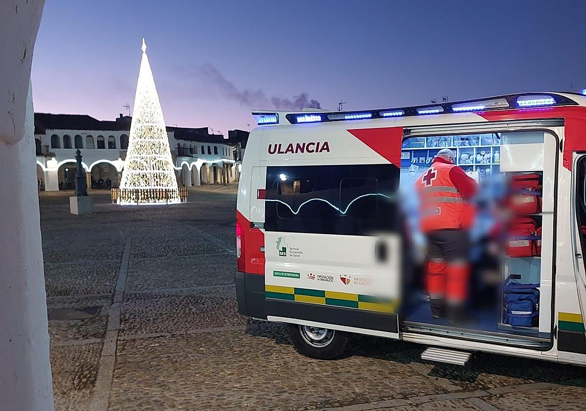 Imagen principal - Cruz Roja atiende 108 emergencias sanitarias en Extremadura durante el dispositivo especial de Navidad