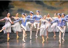 El Tchaikovsky National Ballet ofreció en Cáceres 'El lago de los cisnes'.