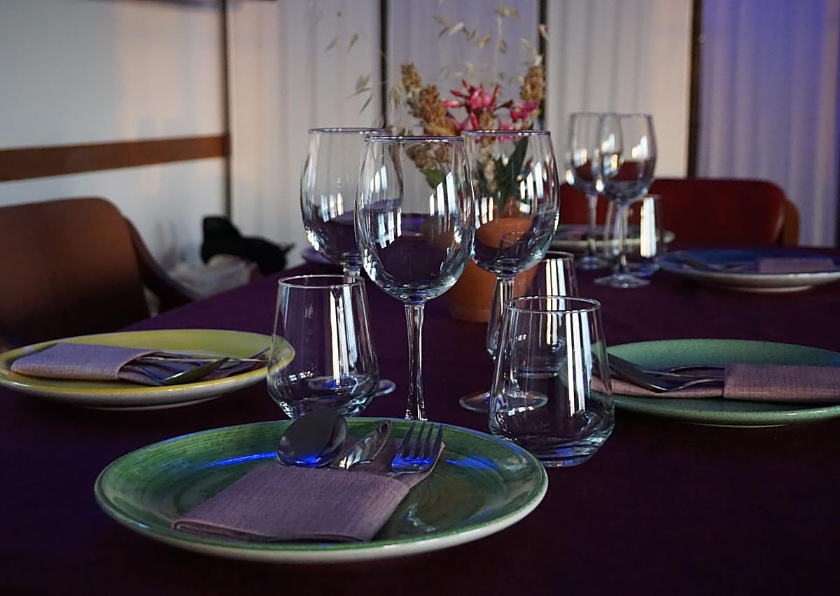 Imagen secundaria 1 - Maribel Barrado con su arroz de la tierra con cardillos y criadillas.