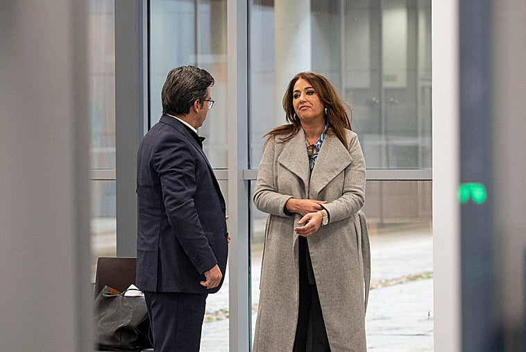 Yolanda Sánchez Baltasar, directora del Conservatorio Profesional de la Diputación de Badajoz Juan Vázquez, en los juzgados este miércoles.