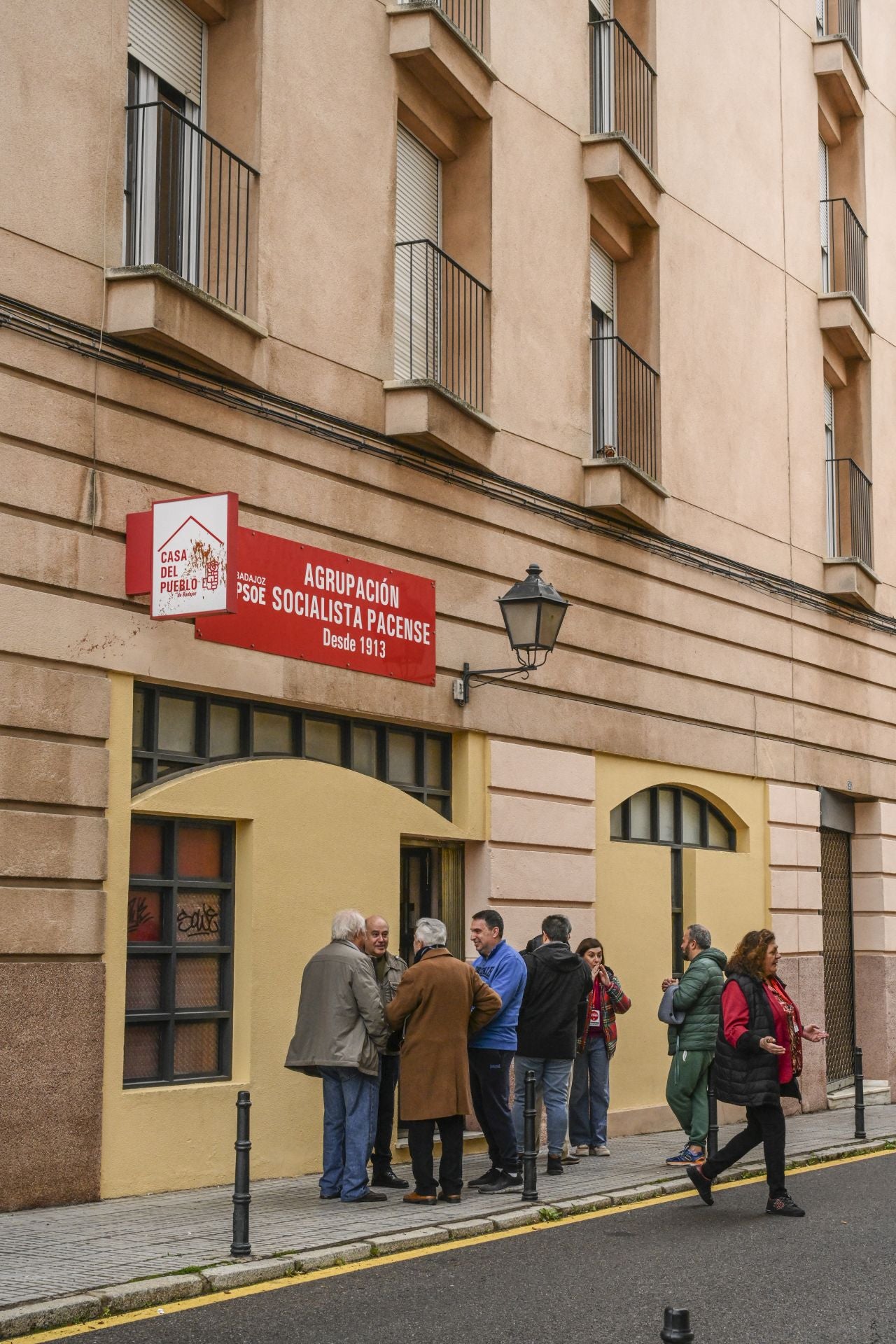 Los militantes del PSOE de Extremadura votan para elegir a su secretario general