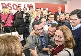 Fotos | Gallardo celebra su victoria en las primarias del PSOE de Extremadura