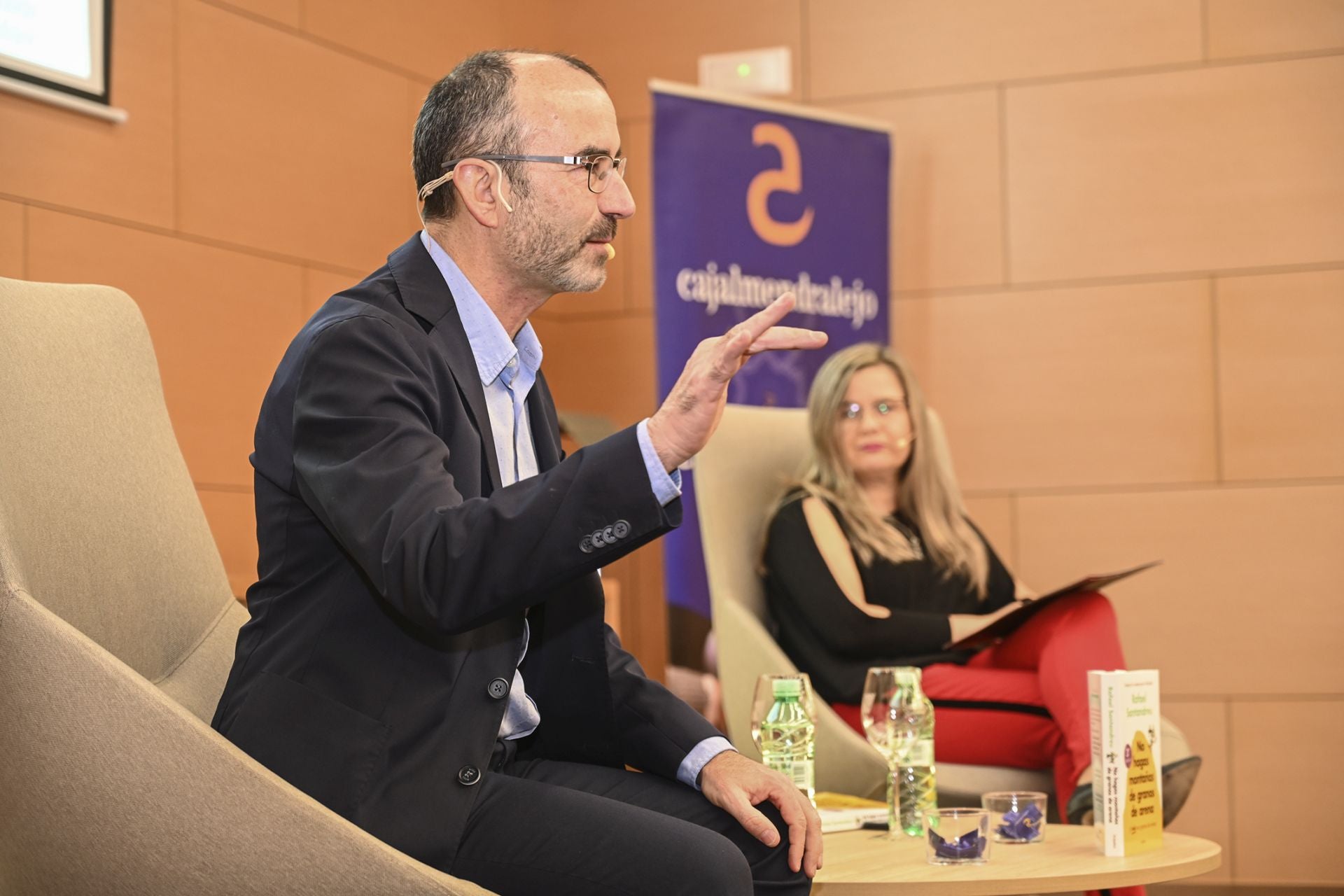 Rafael Santandreu llena en su conferencia en Aula de Cultura HOY