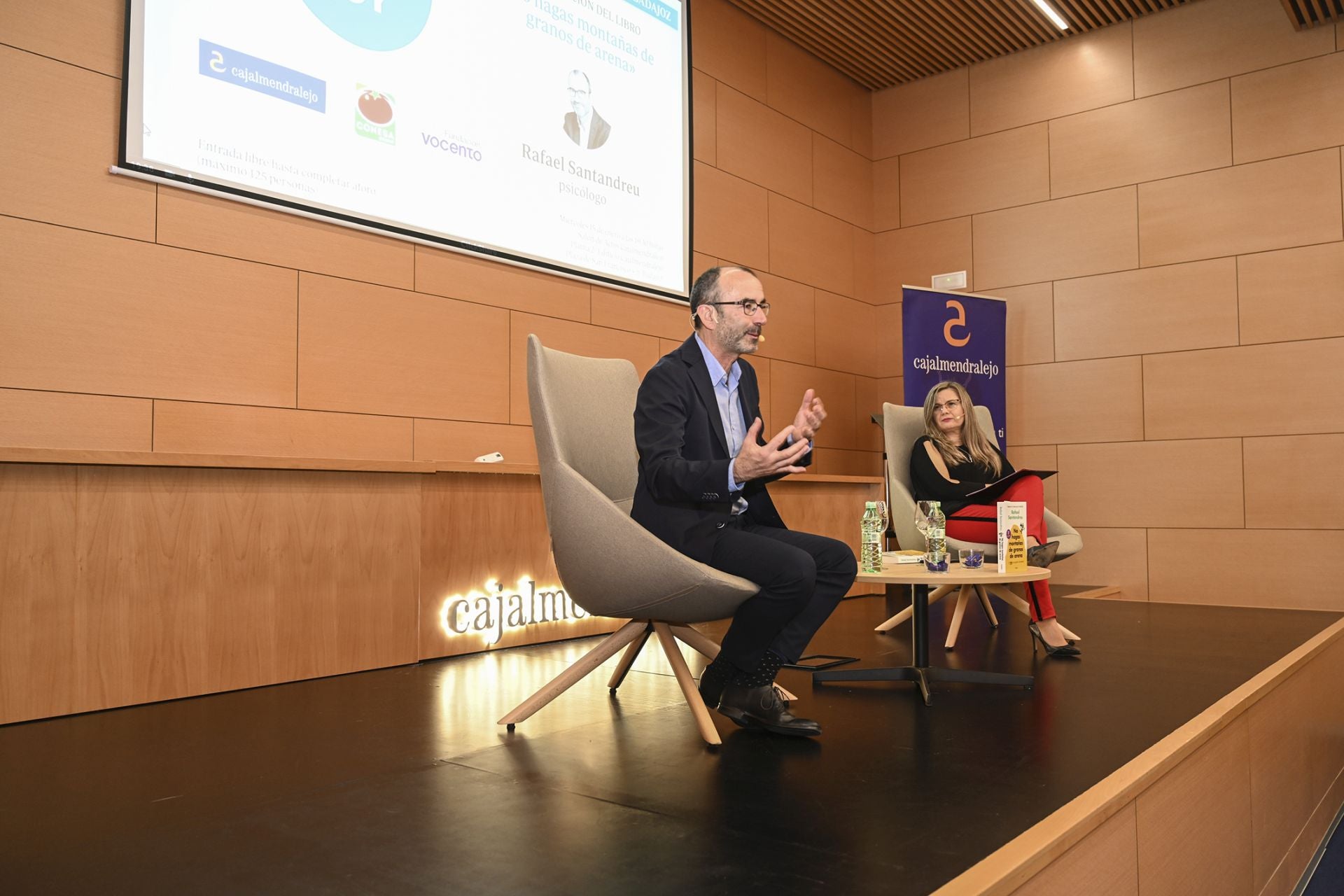 Rafael Santandreu llena en su conferencia en Aula de Cultura HOY