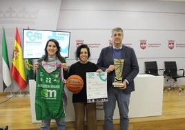 Silvia Bartolomé, Isabel Blanco y Jorge Santos durante la presentación de la Copa de Extremadura.