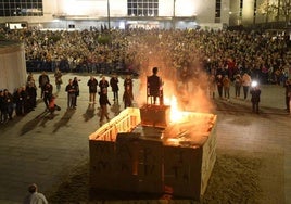 La fiesta de Las Candelas del Carnaval de Badajoz del año pasado en la plaza Conquistadores.