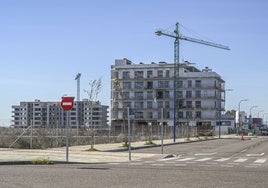 Obras de viviendas en la avenida de Elvas de Badajoz.