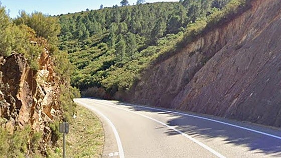 Herido tras una salida de vía en la EX-109 cerca de Acebo