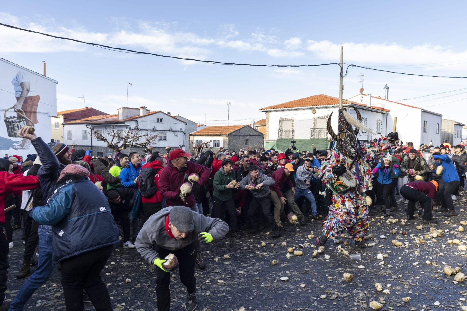 Toneladas de nabos caen sobre Jarramplas