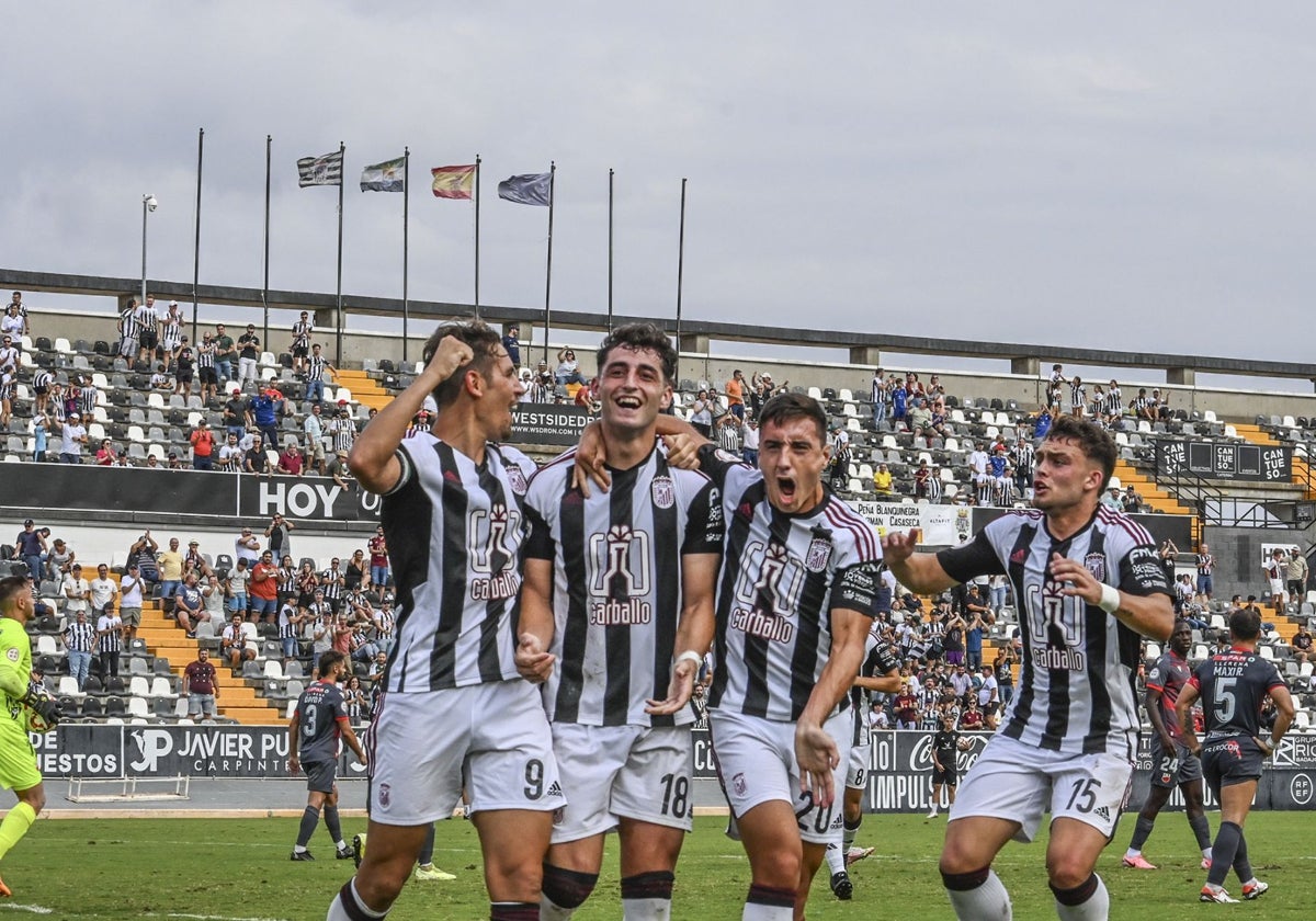 Ginés volvió a marcar para el Badajoz en Olivenza.