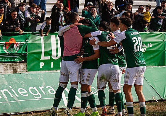 Celebración del tanto de Merencio el pasado domingo.