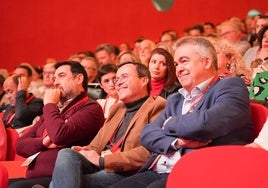 Miguel Ángel Gallardo y Santos Cerdán durante el congreso del PSOE en Plasencia.