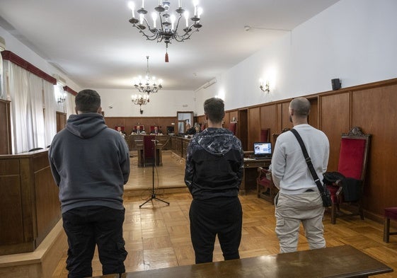 Los procesados durante el juicio que se celebró en la Audiencia.