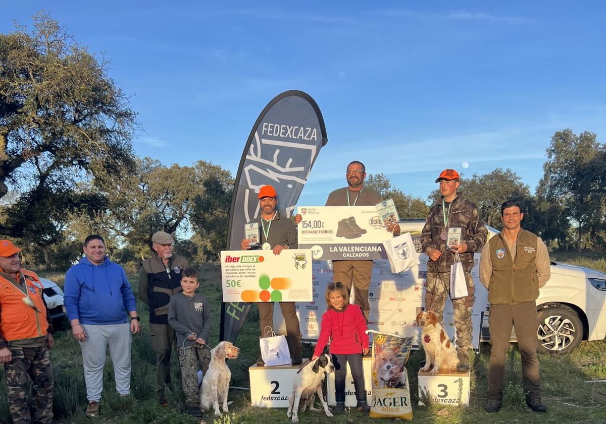 Imagen principal - Gaadodres en las categorías de levantadores, perros de muestra y femenina. FEDEXCAZA
