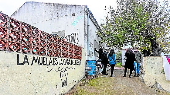 Los okupas de La Muela denunciarán al Ayuntamiento de Cáceres si les desalojan sin orden judicial