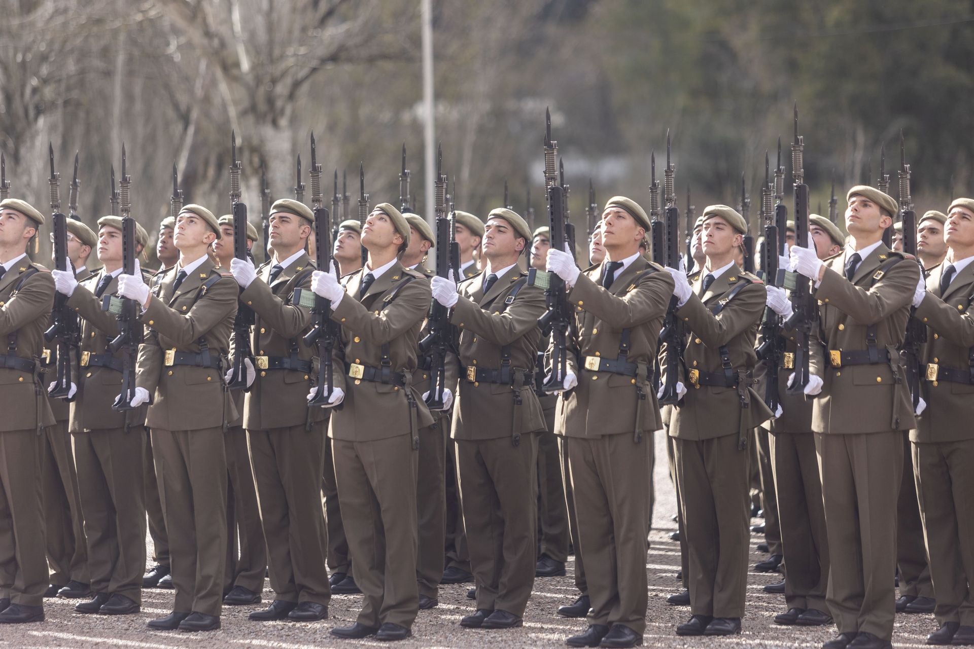 Fotos | Búscate en la jura de bandera en el Cefot de Cáceres