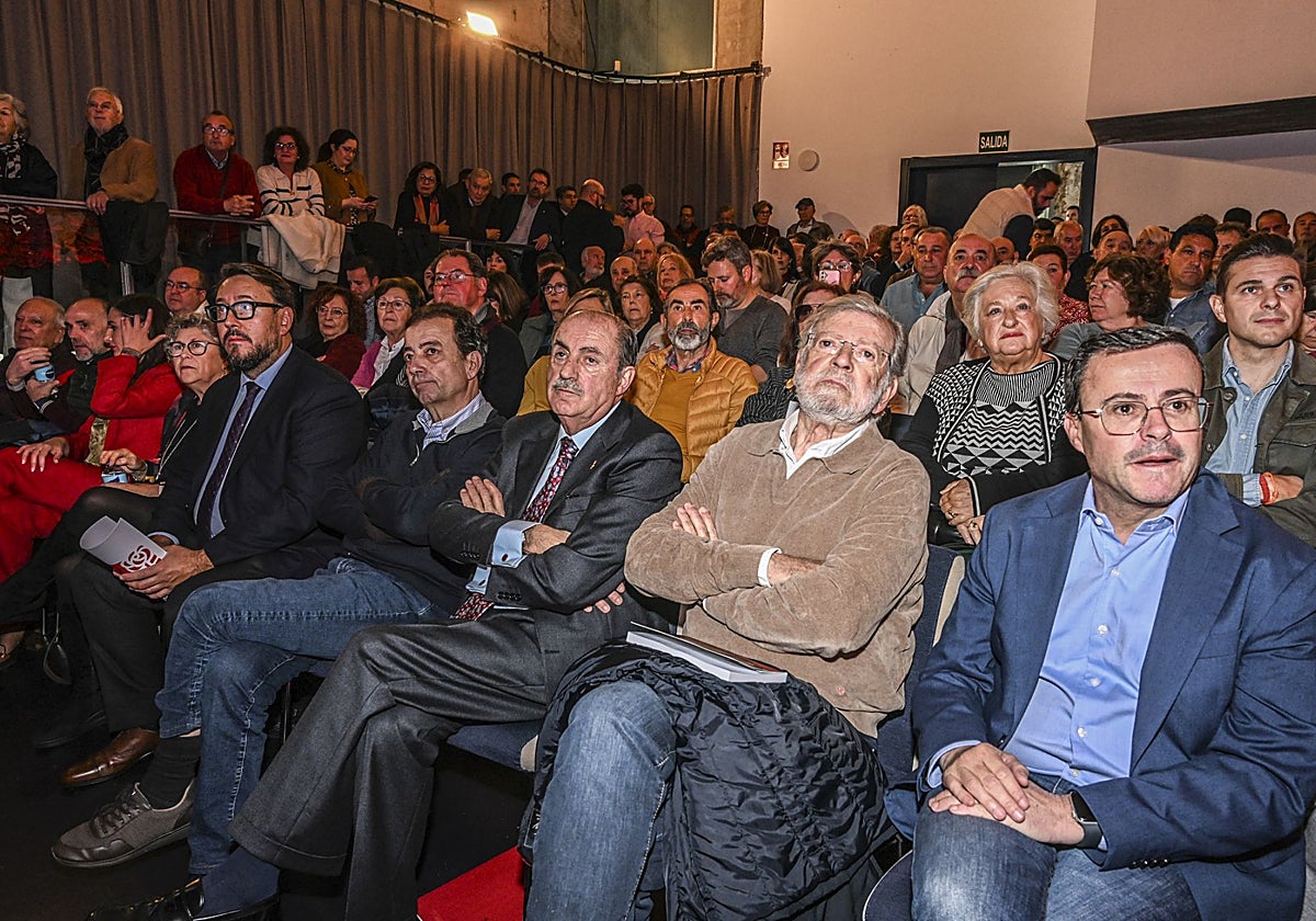 Rafael Lemus, Guillermo Fdez. Vara, Francisco Fuentes, Juan Carlos Rodríguez Ibarra y Miguel A. Gallardo.