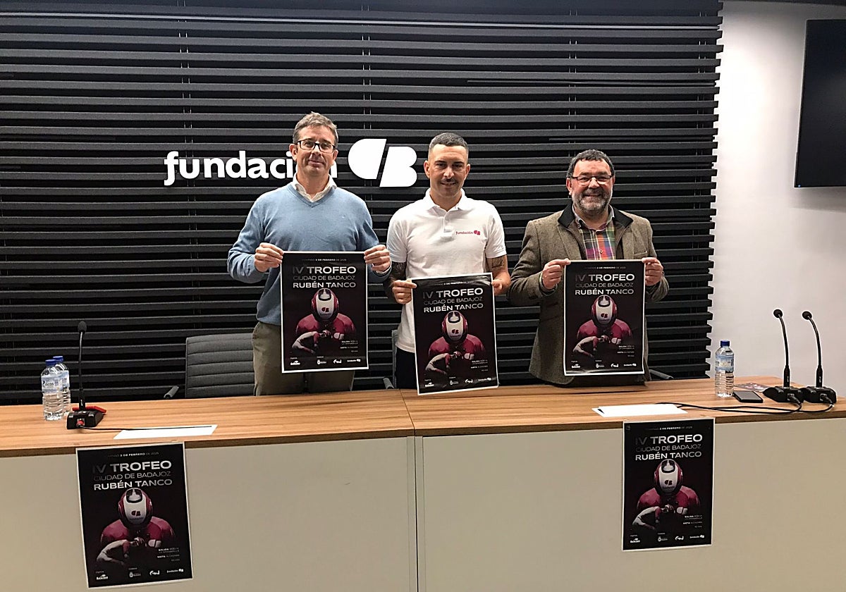 Alberto Martínez, Rubén Tanco y Félix Rubio durante la presentación del Trofeo Ciudad de Badajoz Rubén Tanco en la Fundación CB.