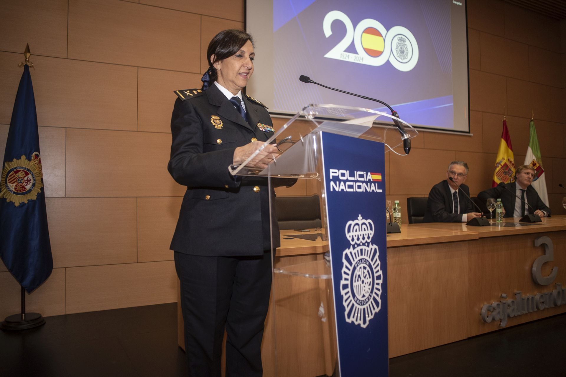 Fotos | La Policía Nacional reconoce a los trece agentes jubilados en Extremadura en 2024