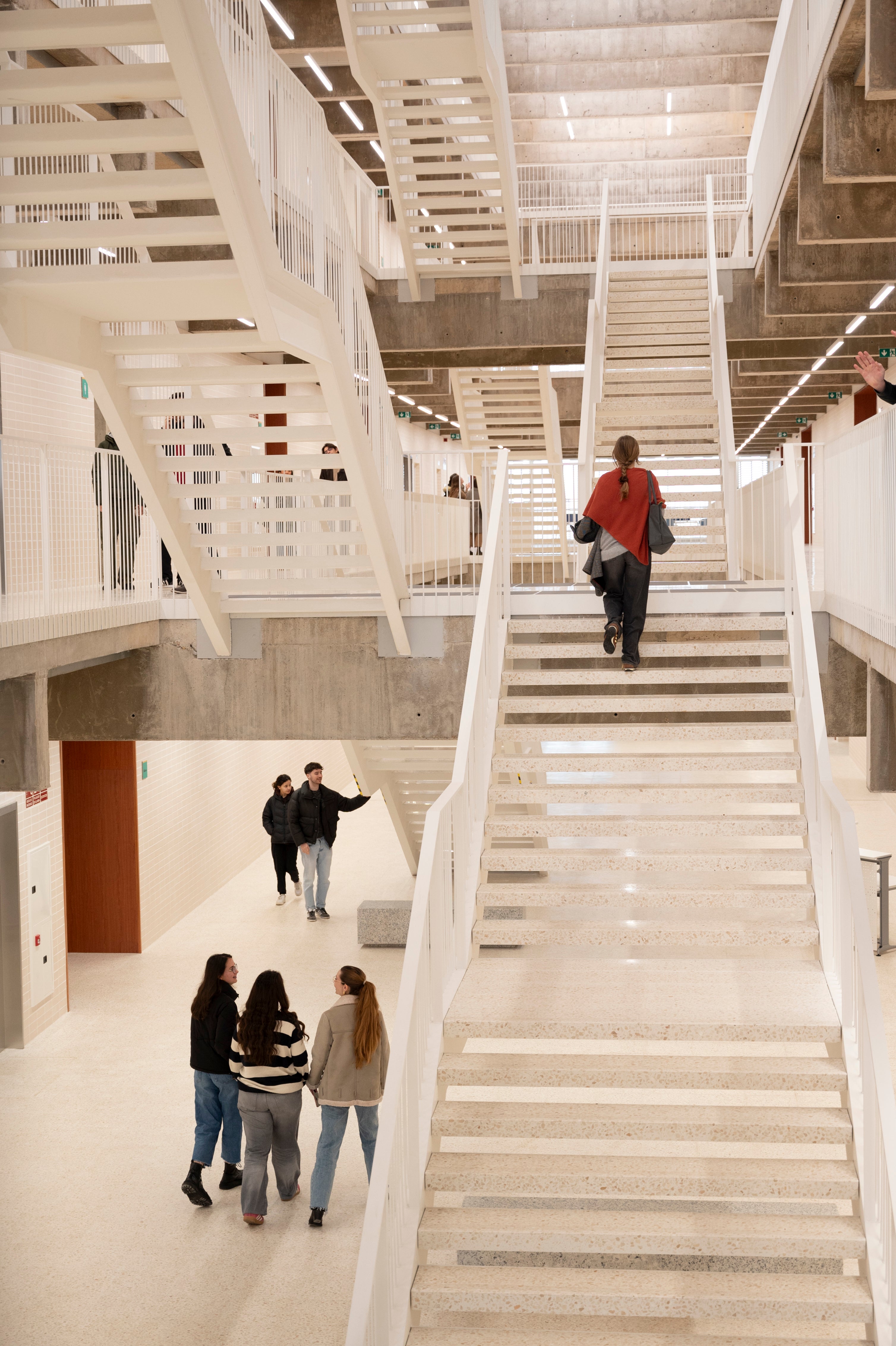 Fotos | Los estudiantes de Medicina, Enfermería y Fisioterapia estrenan las aulas de la nueva facultad