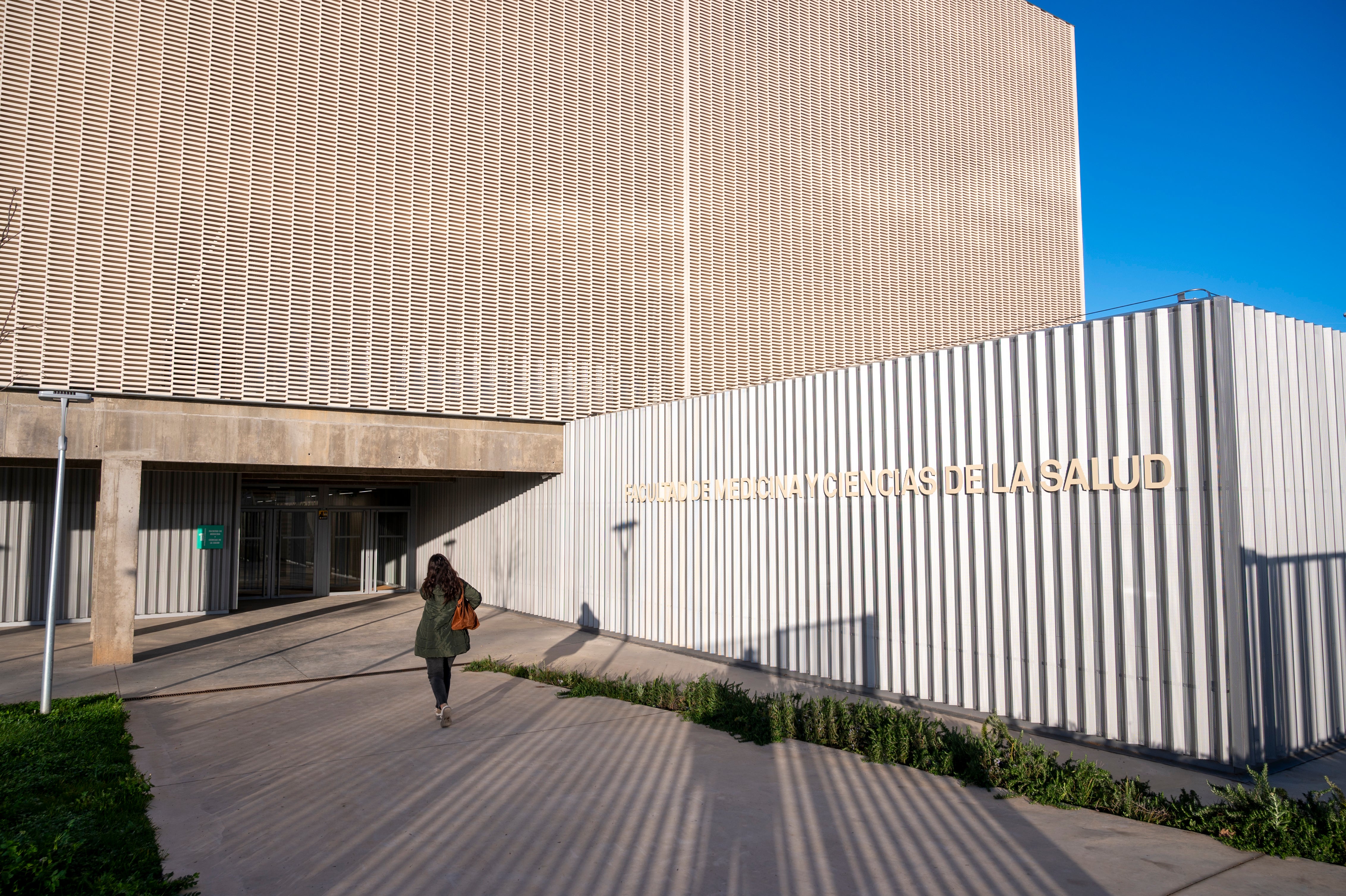 Fotos | Los estudiantes de Medicina, Enfermería y Fisioterapia estrenan las aulas de la nueva facultad