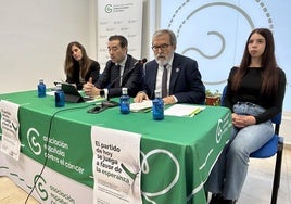 Rueda de prensa ofrecida este viernes por la AECC en Mérida.