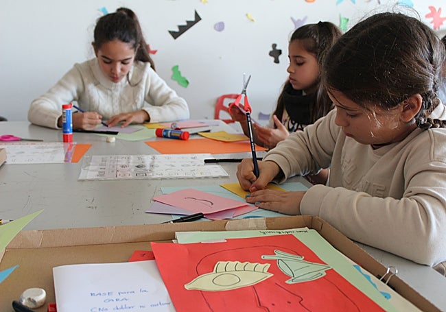 Escolares de Plasencia estrenan 'el rincón del artista'.