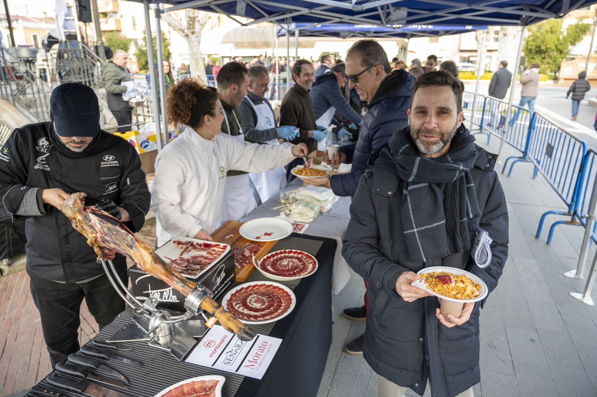 Así ha sido la degustación de las migas extremeñas más solidarias en Badajoz