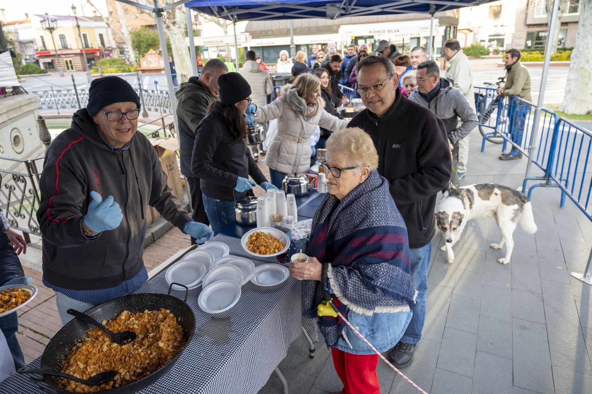 Así ha sido la degustación de las migas extremeñas más solidarias en Badajoz