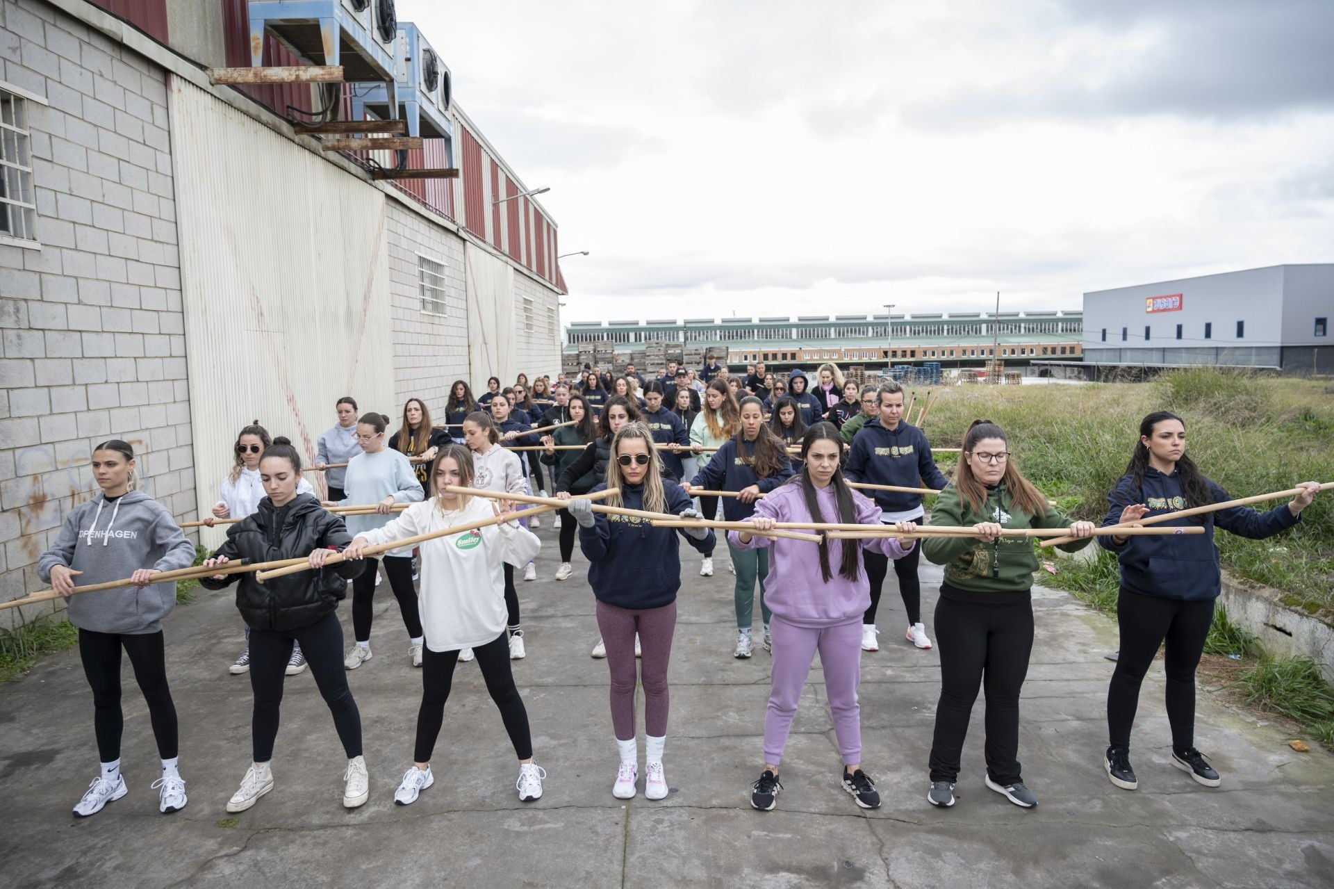 Fotos | Así son los ensayos de las comparsas del Carnaval de Badajoz