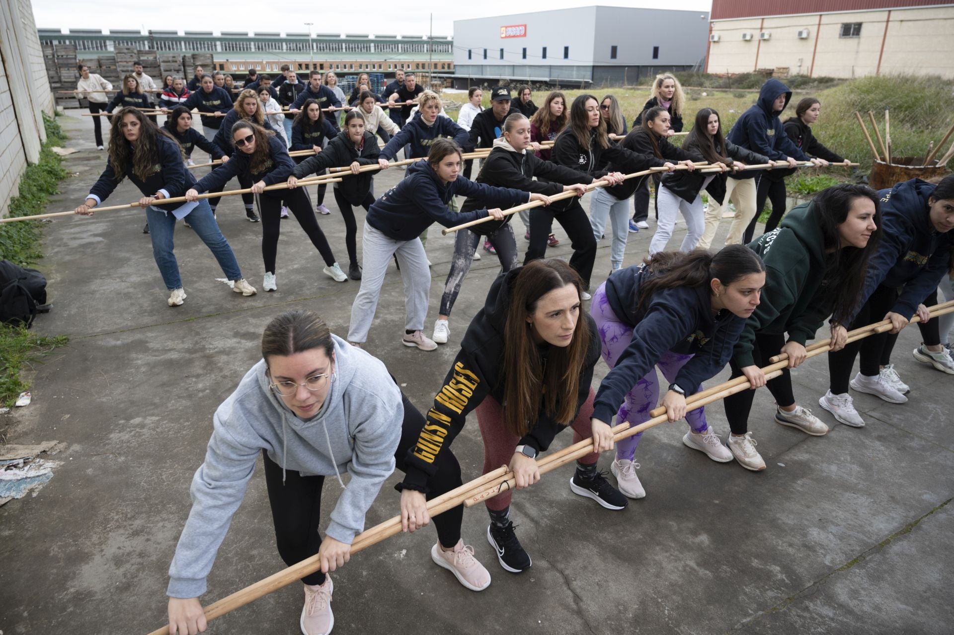 Fotos | Así son los ensayos de las comparsas del Carnaval de Badajoz